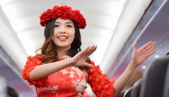 Tiếp Viên AirAsia Hóa Dancer Trên Chuyến Bay Hà Nội - Kuala Lumpur